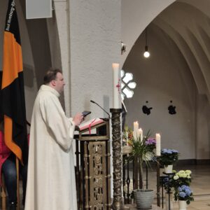 Ruben Manger predigte zum Schriftwort der Heiligen Messe.