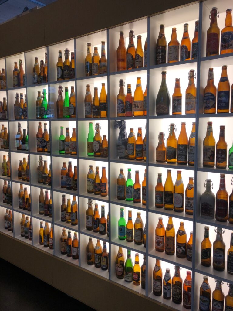 Bierflaschen im Hopfenmuseum
