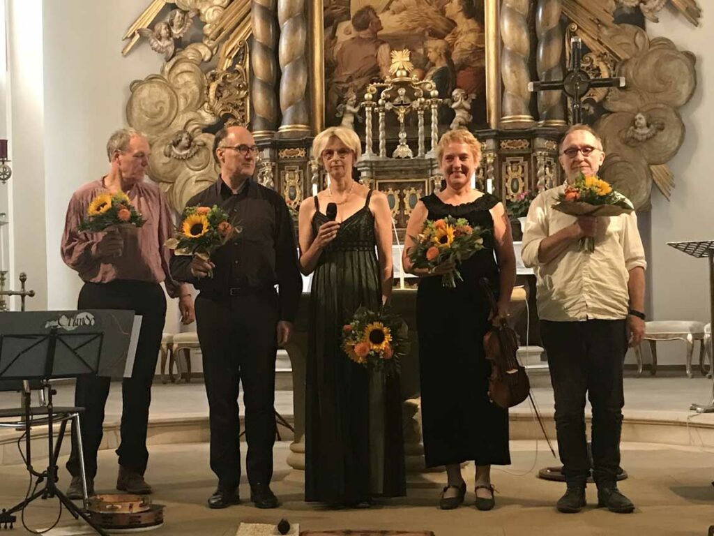 Orlando-Ensemble für Alte Musik aus Berlin im pandemiebegrenzten Kirchenraum von St. Anna