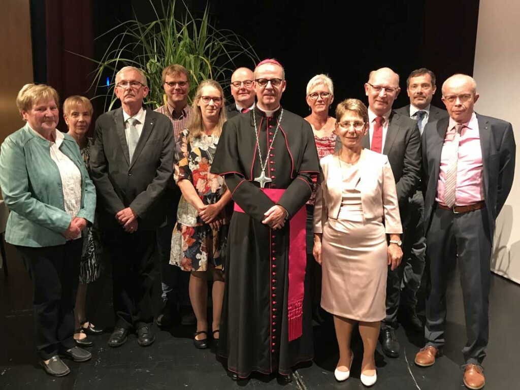 Bischofsweihe Josef Holtkotte Paderborn mit Kolpingsgeschwistern aus Verl