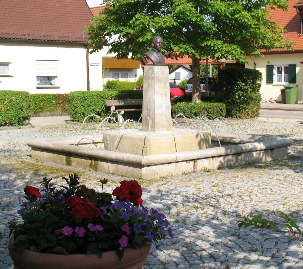 Der Kolpingbrunnen auf dem Waldramer Kolpingplatz