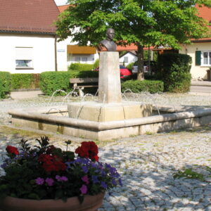 Der Kolpingbrunnen auf dem Waldramer Kolpingplatz